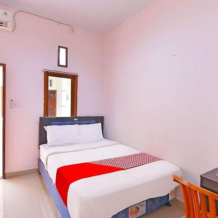 Oyo 91445 Sandat Guest House Denpasar Eksteriør bilde