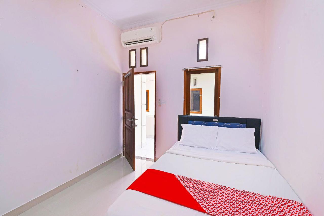 Oyo 91445 Sandat Guest House Denpasar Eksteriør bilde