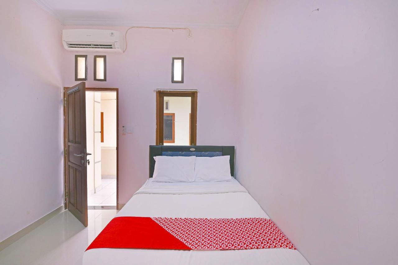 Oyo 91445 Sandat Guest House Denpasar Eksteriør bilde